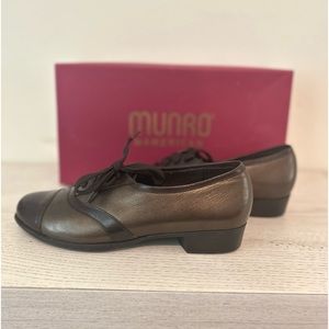 New in box Munro American Brown Bonze Leather Ascot Oxford Loafers. Size 8.5 M